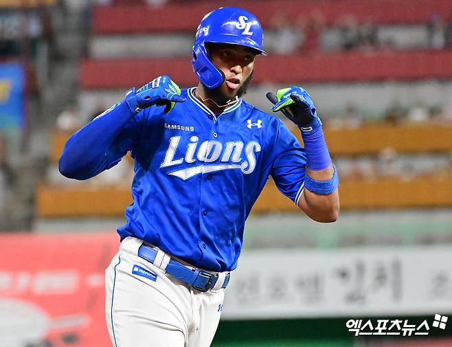 삼성 라이온즈 외국인 타자 르윈 디아즈가 16일 부산 사직야구장에서 열린 2025 신한 SOL Bank KBO리그 롯데 자이언츠와의 팀 간 12차전에서 3회초 2타점 적시타를 기록했다. 사진 엑스포츠뉴스 DB
