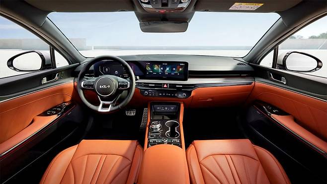 기아 K5 실내