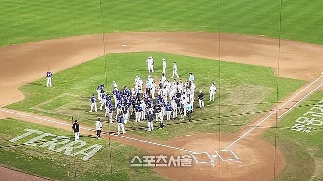 16일 창원NC파크에서 열린 NC와 한화의 경기 도중, 양 팀 선수들이 그라운드로 쏟아져 나오는 벤치클리어링 상황이 발생했다. 창원=김민규 기자 kmg@sportsseoul.com