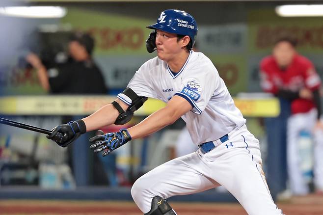 삼성 구자욱이 14일 대구삼성라이온즈파크에서 열린 2025 KBO리그 KIA전에서 6회말 적시타를 때리고 있다. 사진 | 삼성 라이온즈