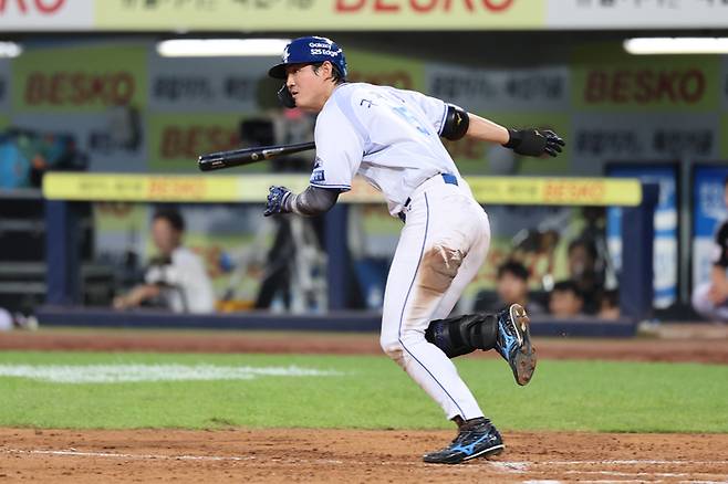 삼성 구자욱이 대구삼성라이온즈파크에서 열린 2025 KBO리그 LG와 경기에서 안타를 치고 있다. 사진 | 삼성 라이온즈