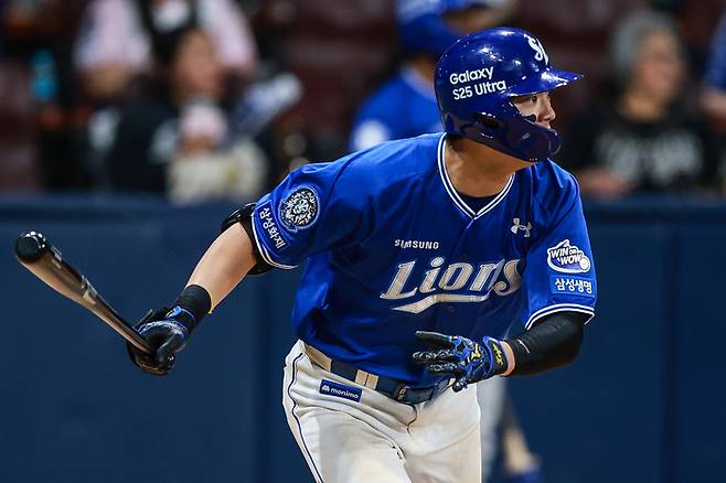 삼성 구자욱이 고척스카이돔에서 열린 2025 KBO리그 키움전에서 11회초 좌중간을 가르는 3타점 2루타를 터뜨리고 있다. 사진 | 삼성 라이온즈