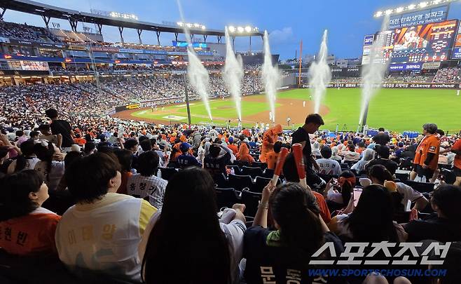 13일 대전 한화생명 볼파크에서 열린 한화 이글스와 롯데 자이언츠의 경기. 한 시즌 최다 매진 신기록(48번째)을 기록한 대전 볼파크. 대전=송정헌 기자songs@sportschosun.com/2025.08.13/