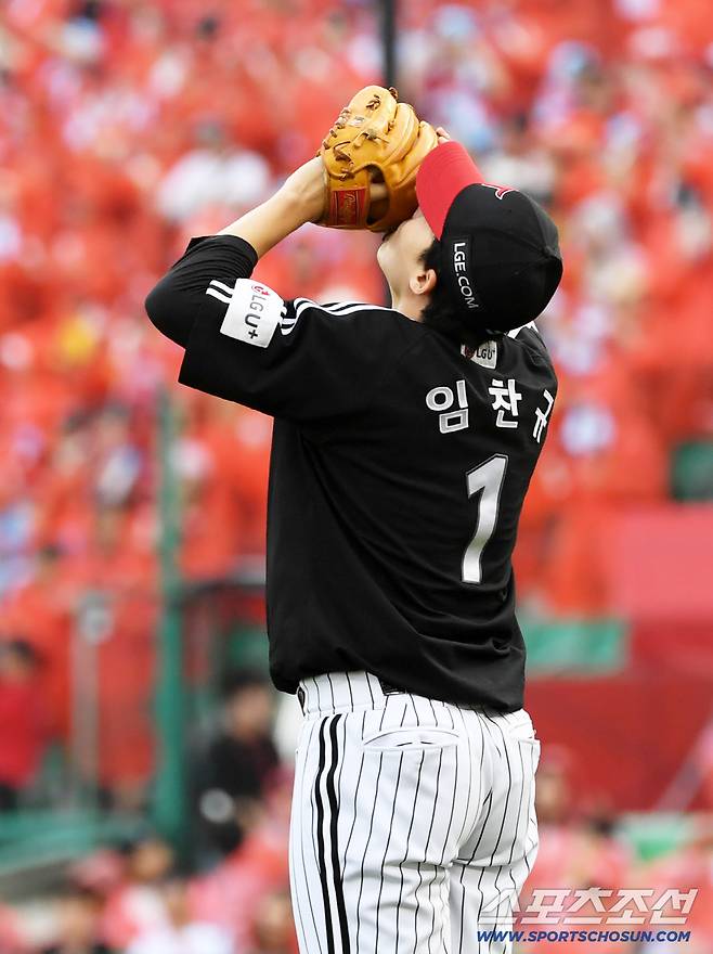 17일 인천 SSG랜더스필드에서 열린 SSG 랜더스와 LG 트윈스의 경기. LG 임찬규가 숨을 고르고 있다. 인천=박재만 기자 pjm@sportschosun.com/2025.08.17/