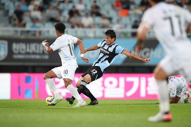 천안종합운동장/ K리그2/ 천안시티FC vs 부산아이파크/ 천안 신형민/ 사진 하서영
