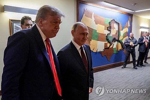15일 알래스카에서 회담한 트럼프 미국 대통령과 푸틴 러시아 대통령. 연합뉴스