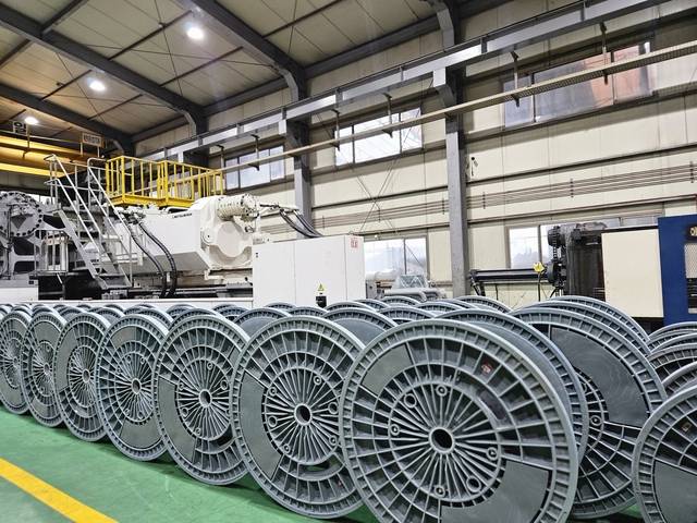 경기 김포 아시아플라텍 공장에 13일 친환경 보빈이 늘어서 있다. 김나인 기자