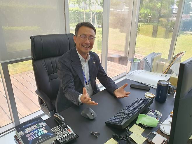 오윤석 부사장이 하반기 사업계획을 설명하고 있다. 부산=윤현주 기자