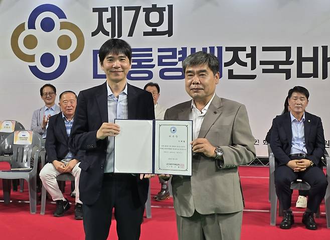 이세돌 9단(왼쪽)이 대한바둑협회 홍보대사로 위촉됐다. 대한바둑협회 제공