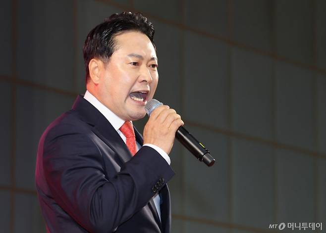 (대전=뉴스1) 김기태 기자 = 장동혁 국민의힘 당대표 후보가 13일 대전 배재대에서 열린 국민의힘 제6차 전당대회 충청·호남 합동연설회에서 지지를 호소하고 있다. 2025.8.13/뉴스1  Copyright (C) 뉴스1. All rights reserved. 무단 전재 및 재배포,  AI학습 이용 금지. /사진=(대전=뉴스1) 김기태 기자
