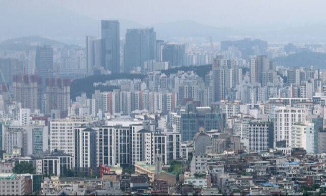 지난 14일&nbsp;서울 남산에서 바라본 아파트 단지의 모습. 뉴스1
