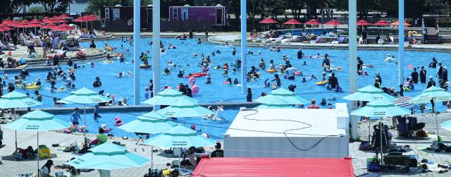 뚝섬야외수영장. 뉴스1