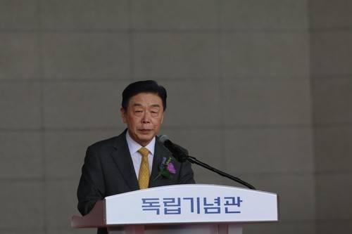 광복 80주년 경축식에서 기념사하는 김형석 독립기념관장 ⓒ연합뉴스