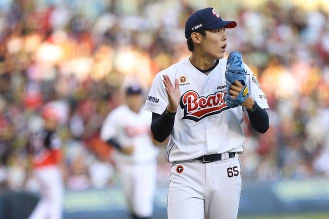 ▲ 자신의 KBO 1군 데뷔전에서 더할 나위 없는 호투를 펼쳐 팬들의 확실한 눈도장을 받은 윤태호 ⓒ두산베어스