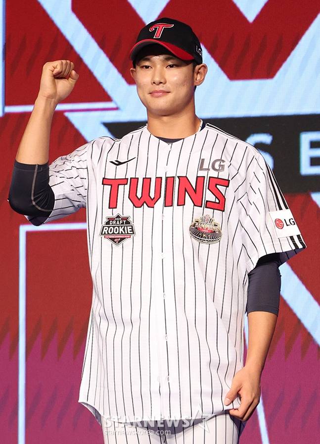 서울고 김영우가 지난해 9월 2025 KBO 신인드래프트 1라운드 10번으로 LG의 지명을 받은 순간. /사진=김진경 대기자