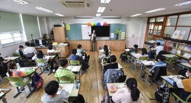 ▲ 한 초등학교 수업모습(※ 기사 내용과 직접 관련 없음). /연합뉴스