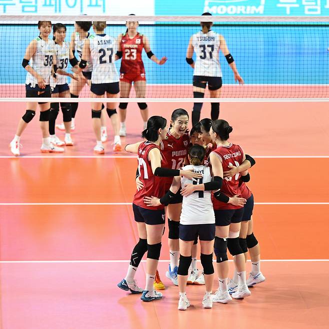 16일 한일전에서 득점 후 기뻐하는 한국 선수들. 제공 | 대한배구협회