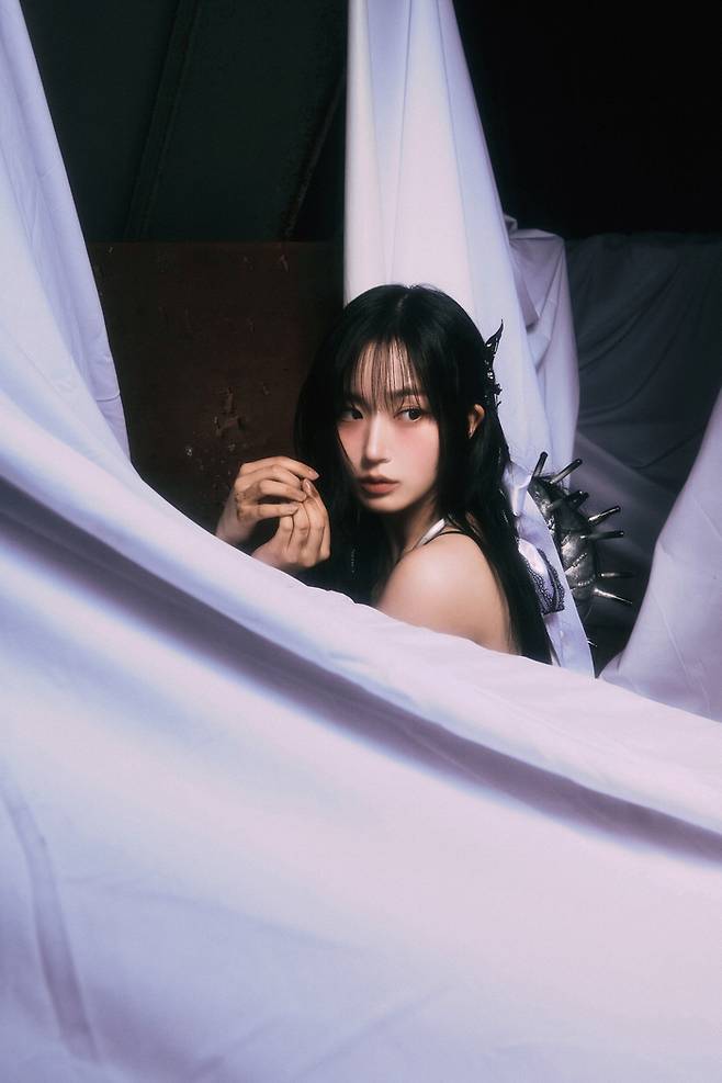 걸그룹 엔믹스 해원이 20일 서울 잠실구장에서 열리는 2025 KBO리그 LG-롯데전에서 시구자로 나선다. 사진 | JYP