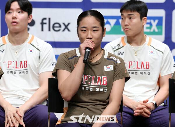 배드민턴 여제 안세영이 18일 오후 충북 진천군 국가대표선수촌에서 열린 대한민국 배드민턴 국가대표 선수단 미디어데이에서 세계선수권 대회 출전 소감을 말하고 있다. /사진=뉴시스