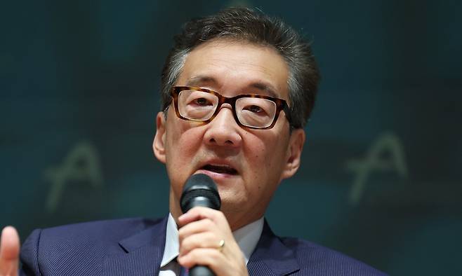 지난해 10월17일 오전 서울 종로구 아산정책연구원에서 열린 \\\'한국-나토(NATO·북대서양조약기구) 협력: 실질적 협력을 향해\\\'를 주제로 한 외교·안보 포럼에서 빅터 차 미국 전략국제문제연구소 한국 석좌가 발언하고 있다. 연합뉴스