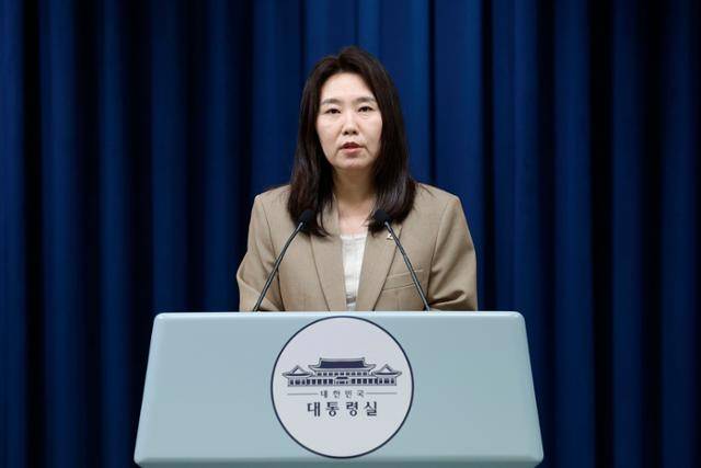 강유정 대통령실 대변인이 18일 서울 용산 대통령실 청사에서 을지 국가안전보장회의 및 국무회의 관련 브리핑을 하고 있다. 뉴시스