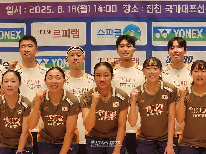 '약속의 땅'에서 세계선수권 2연패 겨냥...안세영 "공격 배드민턴, 아직 부족해" [IS 진천]