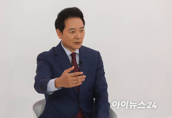 9일 오후 서울 금천구 즐스튜디오에서 열린 '국민시그널' 국민의힘 대선 경선 후보 공개면접에서 장성민 예비후보가 질문에 답변하고 있다. [사진=아이뉴스24 DB]