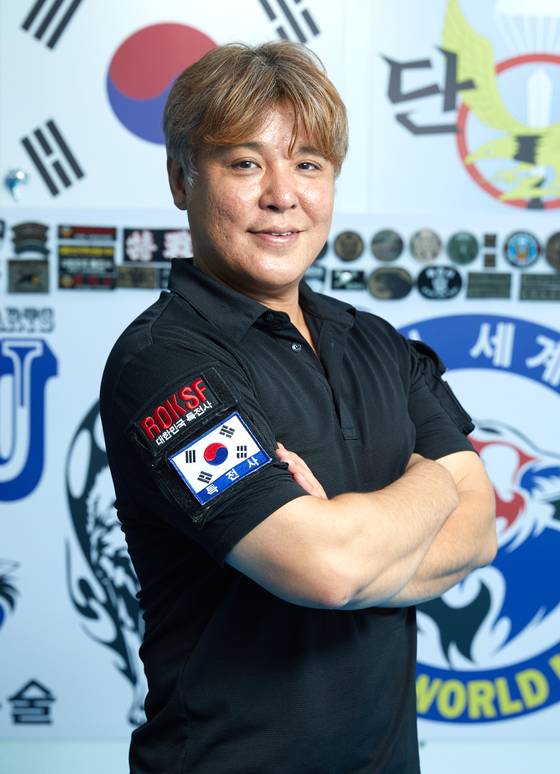 나라 간 무술의 벽을 허물고 다양한 무술 기술을 한 번에 배울 수 있게 가르치며 무술의 긍정적인 면을 많이 알리고 싶다는 김대영 하울링세계무술 대표.