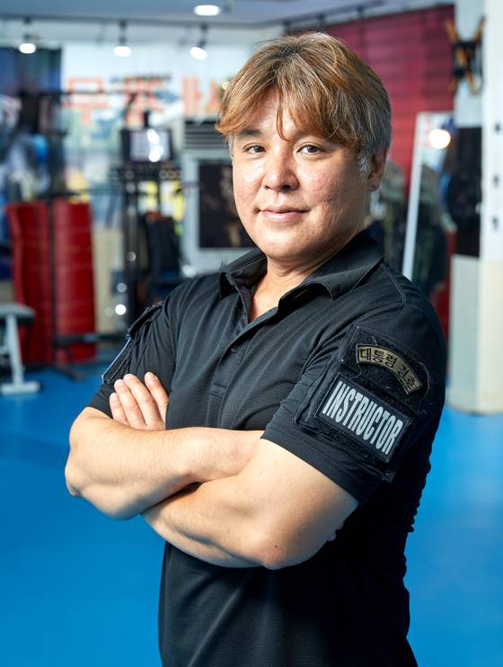 나라 간 무술의 벽을 허물고 다양한 무술 기술을 한 번에 배울 수 있게 가르치며 무술의 긍정적인 면을 많이 알리고 싶다는 김대영 하울링세계무술 대표.