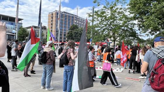 독일 프라이부르크 유대인회당 터에서 열린 이스라엘 가자 침공 비판 시위. [사진 임지현]