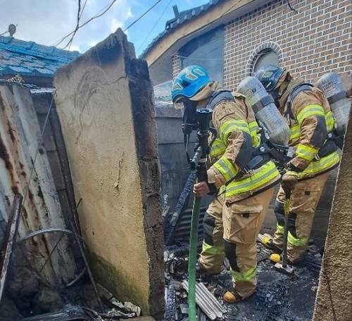 평택 팽성읍 두정리 폐가 화재현장. 평택소방서 제공