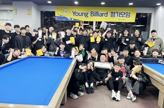 당구동호회 YB(Young Billiard)는 당구를 좋아하는 젊은이들의 모임이다. 회원들끼리 전국당구대회에 출전하고, 정기적으로 모임을 갖고 친목을 다진다. 지난 2024년 11월 비쿠라운지 큐스코파크서초점에서 열렸던 YB 정기모임. (사진=YB)