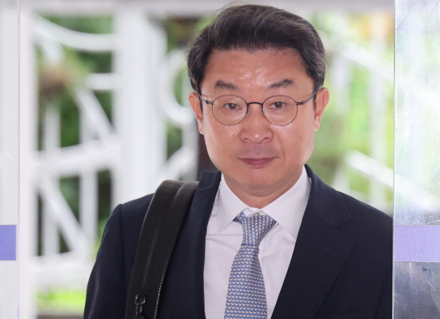 이억원 금융위원장 후보자가 14일 서울 중구 예금보험공사에 마련된 인사청문회 준비 사무실로 첫 출근하고 있다. [연합뉴스]