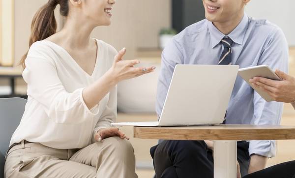 40대 딸 아빠가 회사에서 20대 여직원이 자신을 좋아하는 티를 내 고민이라고 토로했다. 사진은 기사 내용과 직접적인 관련이 없음. /사진=클립아트코리아
