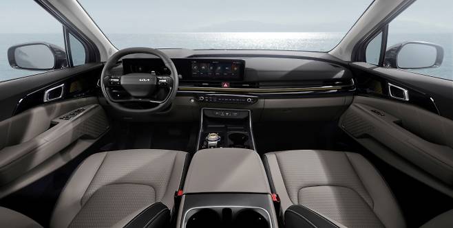 기아가 'The 2026 카니발'을 18일 출시하고 고객 공략에 들어갔다. /사진=기아