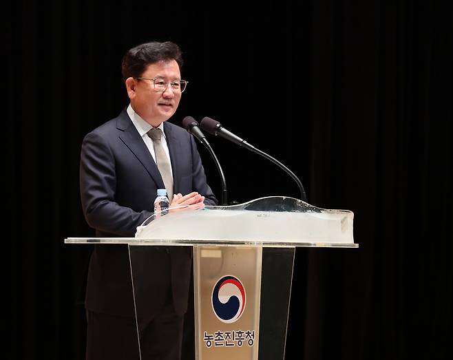 이승돈 농촌진흥청장이 18일 전주 농진청 대강당에서 취임사를 하고 있다.  [농촌진흥청 제공]