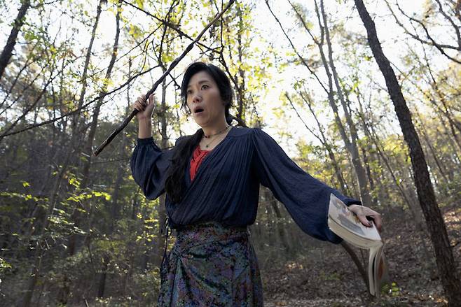 [서울=뉴시스] 박찬욱 감독의 신작 영화 '어쩔수가없다'가 스틸을 18일 공개했다. (사진=CJ ENM 제공) 2025.08.18. photo@newsis.com *재판매 및 DB 금지