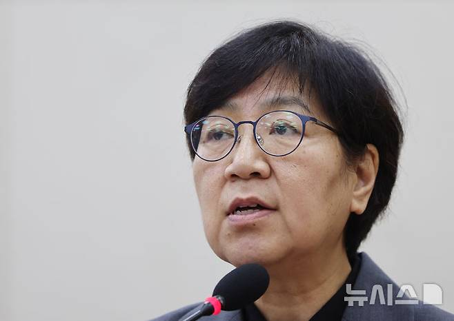 [서울=뉴시스] 김명년 기자 = 정은경 보건복지부 장관이 18일 오후 서울 여의도 국회 보건복지위원회 전체회의에서 제안설명하고 있다. 2025.08.18. kmn@newsis.com