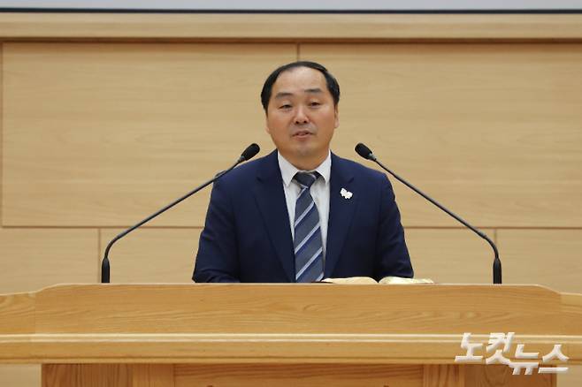 예배에서는 경주시기독교연합회장 손성진 목사(경주제일침례교회, 사진)가 에스겔 3:16~21을 통해 설교했다. 유상원 아나운서