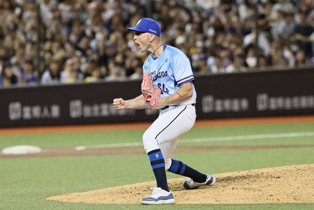 포효하는 뷰캐넌. /사진=푸방 가디언스 SNS