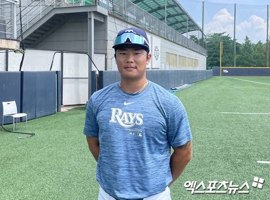 탬파베이 레이스 출신 신우열이 18일 고양 국가대표야구훈련장에서 열린 2026 KBO 신인드래프트 트라이아웃 종료 후 취재진과 인터뷰에 응하고 있다. 엑스포츠뉴스 고양, 김유민 기자