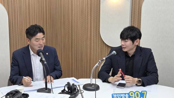 &nbsp;더불어민주당 조성환(계양1) 시의원과 국민의힘 김용희(연수2) 시의원