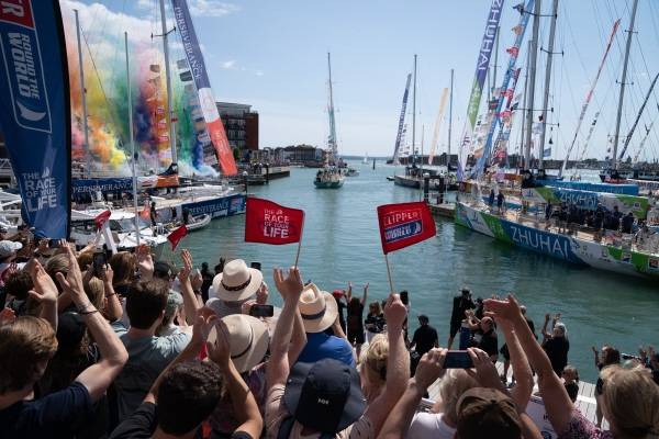 경남도는 2025-26시즌 클리퍼 세계일주 요트대회(Clipper Round the World Yacht Race)에 '경남 통영호'(Team Tongyeong)가 참가한다고 19일 밝혔다. 사진은 클리퍼 요트대회 출항 모습. / 경남도