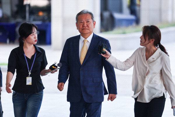 이상민 전 행정안전부 장관이 지난달 25일 내란특검 조사를 받기 위해 특검팀 사무실이 마련된 서울 서초구 서울고등검찰청으로 들어가고 있다. (사진=연합뉴스)