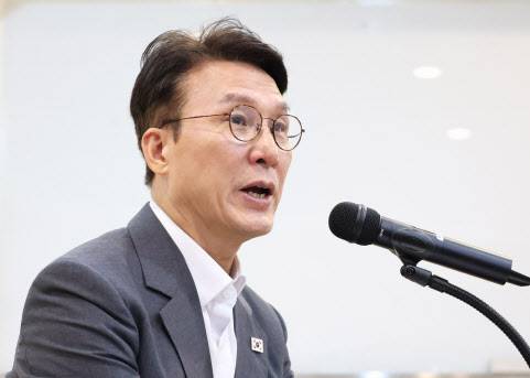 19일 서울 정부서울청사 별관에서 출입기자단 간담회를 갖는 김민석 국무총리(사진=연합뉴스)