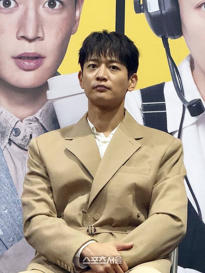 가수 겸 배우 최민호가 19일 연극 ‘고도를 기다리며를 기다리며’ 기자간담회에서 작품에 임하는 각오를 밝혔다. 사진 | 표권향 기자 gioia@sportsseoul.com