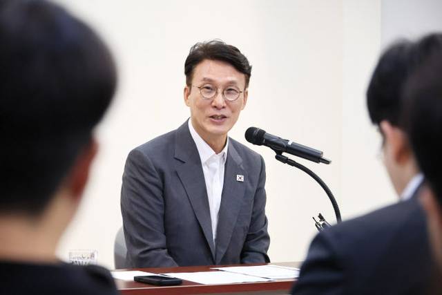 김민석 국무총리가 19일 서울 종로구 정부서울청사 별관에서 열린 출입기자단 간담회에서 발언하고 있다. [연합뉴스]