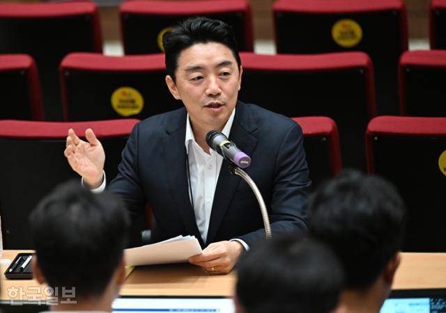 강훈식 비서실장이 19일 용산 대통령실 청사에서 열린 기자간담회에서 발언하고 있다. 왕태석 선임기자
