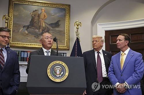 정의선 현대차그룹 회장이 지난 3월 미국 백악관에서 대미투자를 발표하고 있다. [사진=워싱턴 AP=연합뉴스]