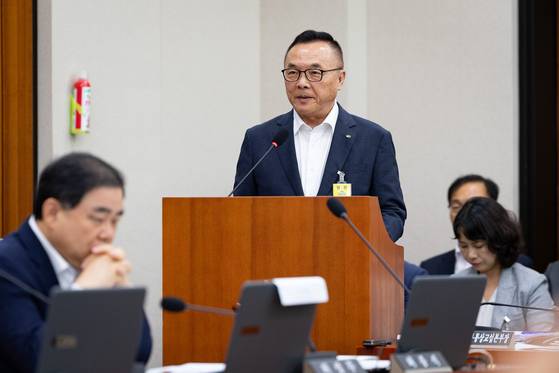 황주호 한국수력원자력 사장이 19일 서울 여의도 국회에서 열린 제428회 국회(임시회) 산업통상자원중소벤처기업위원회 제2차 전체회의에 출석해 의원 질의에 답하고 있다. 뉴스1